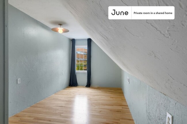 Photo - Room in Shared 7 bed/2.5 bath home Unit G