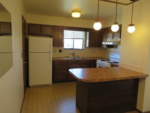 Photo - 3 bedroom Ranch Style Duplex backing to open space.