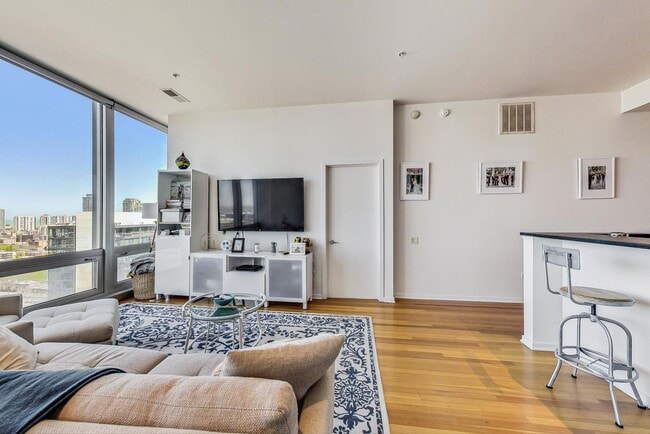 Photo - 500 W Superior St Unit 1804