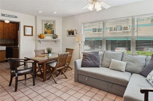 Photo - 301 Van Buren St Unidad 101D