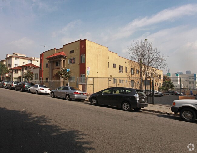 740 S Carondelet - 740 S Carondelet Apartments