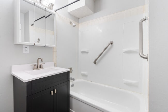 1 Bed Bathroom