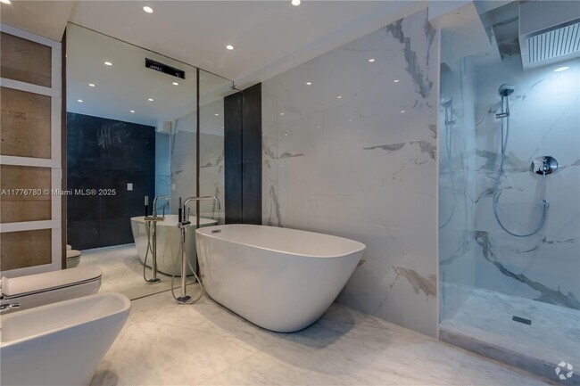 Building Photo - 6423 Collins Ave Unit 1802 Rental