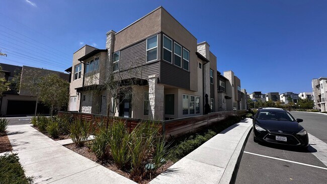 Gorgeous brand new townhome in 3Roots! End... - Gorgeous brand new townhome in 3Roots! End...