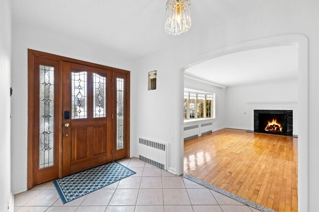 Photo - 115 Stonehedge Dr N