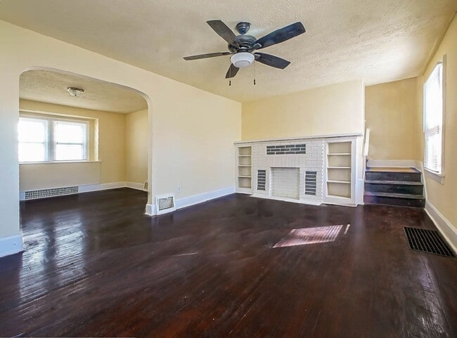 Photo - GREAT HOUSE ON BEAUTIFUL STREET GOODYEAR HEIGHTS