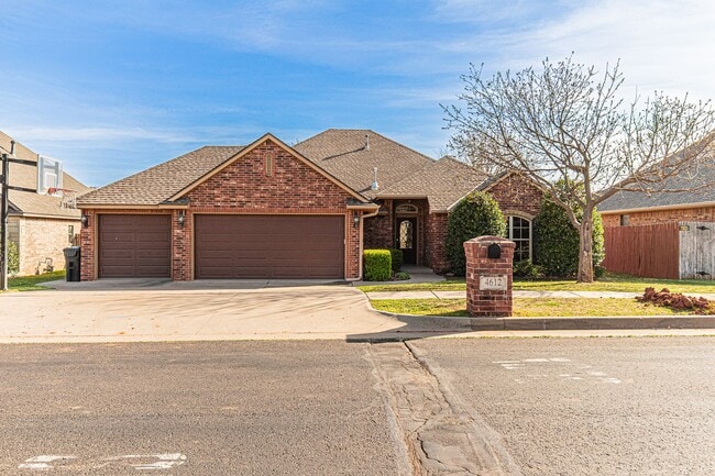 Building Photo - 4 Bed 3 Bath in Edmond!