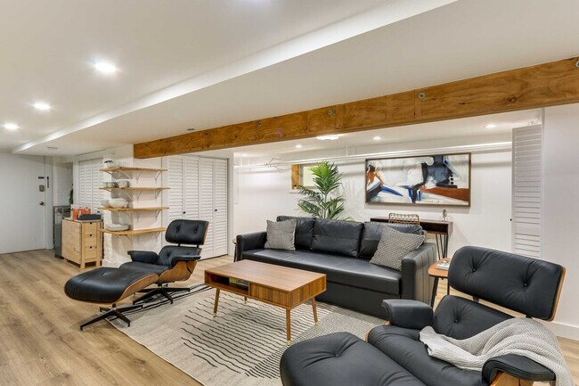 Photo - 28 Wegman Pkwy Unit ID1299569P