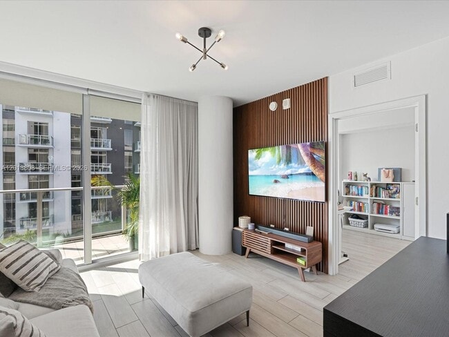 Building Photo - 1600 SW 1st Ave Unit 712