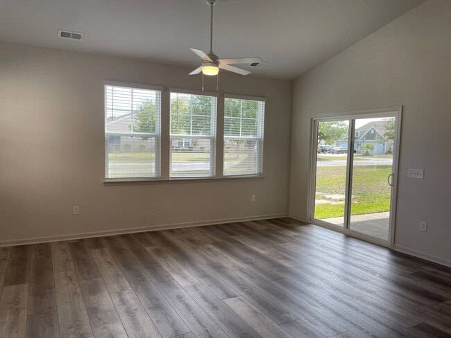 3023 Cedar Creek Ln
