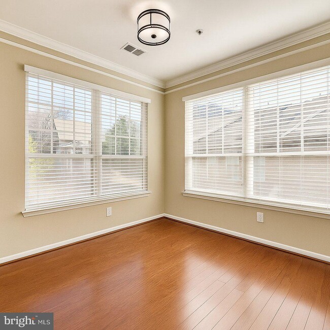 Building Photo - 1530 Spring Gate Dr. Unit 9219