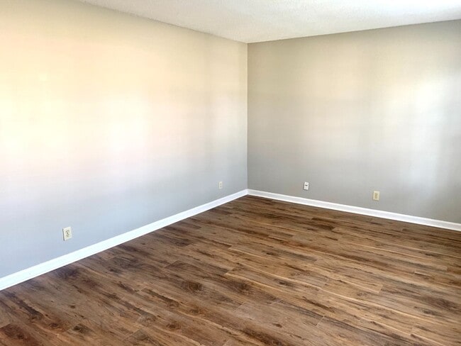 Photo - 2425 Pendleton Dr