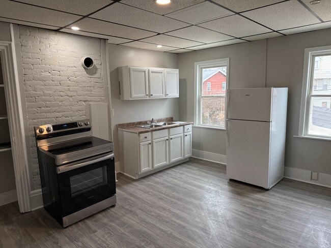 Building Photo - 1932 Lowrie St Unit 1932 Lowrie St 3