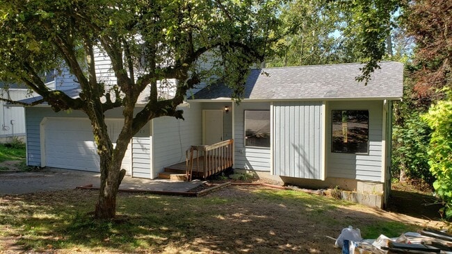 Building Photo - Pre-Leasing for August - 6Bed/3Bath House