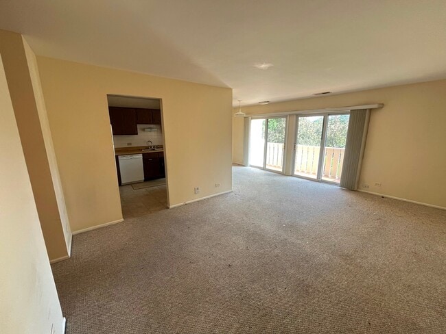 Photo - 1054 Deerpath Ct