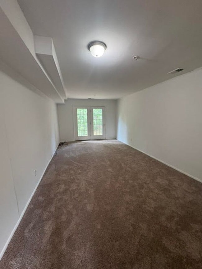 Building Photo - Two Bedroom One Bath Unit 778-201