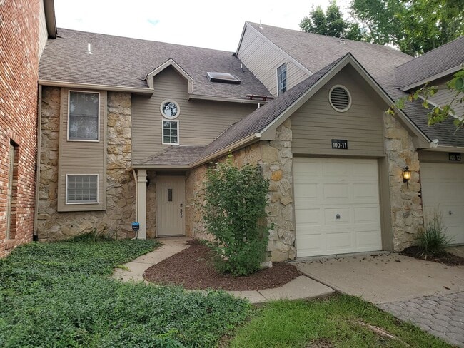 Building Photo - 3 bd, 2.5 ba Village South condo, great so...