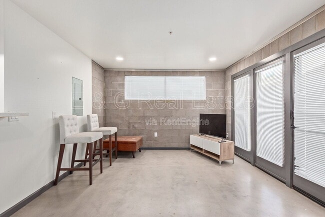 Photo - 129 N 11th Ave Unidad 1b