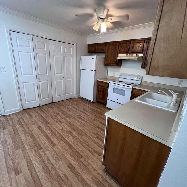 Photo - 1325 Greendale Ave