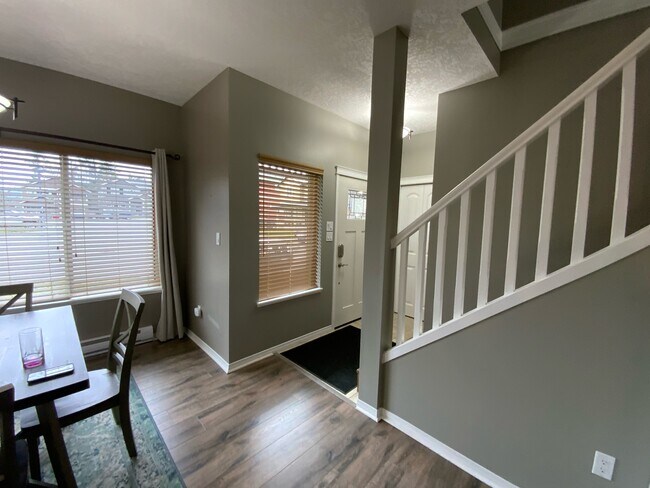 Photo - 936 Starling Pl