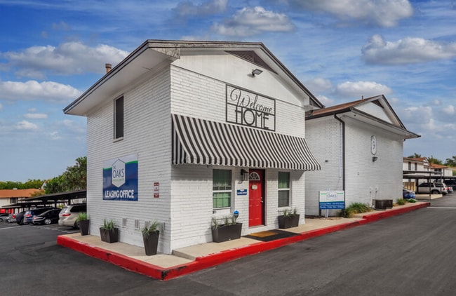 Photo - The Oaks at Medical Center