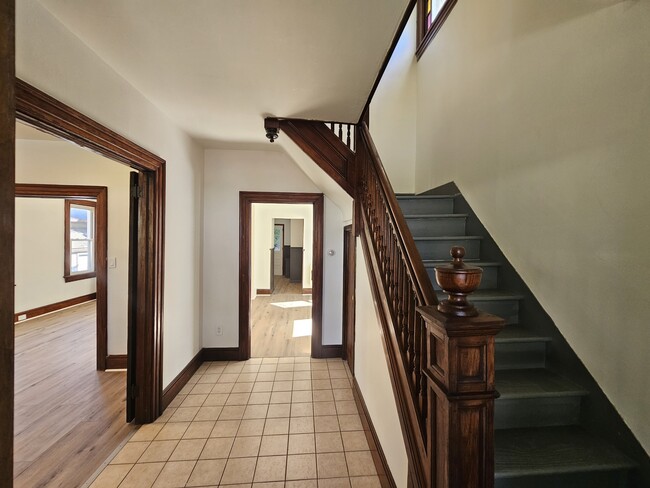 Photo - 210 School St