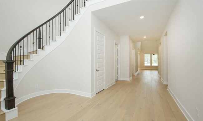 Photo - 8018 Hingham Ln