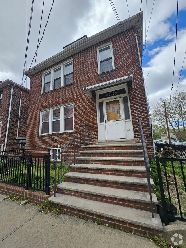 Building Photo - 506 N 13th St Unit 2nd floor Rental