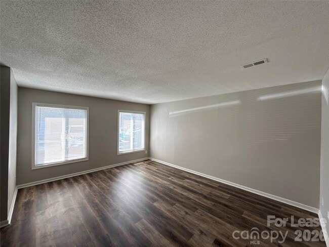 Photo - 300 N Main St Unit 4