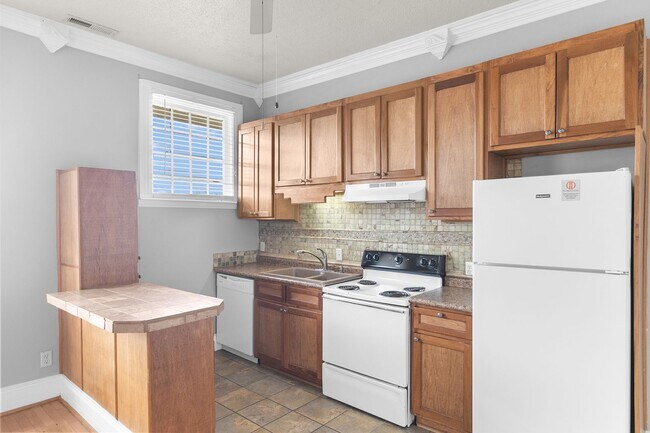 Photo - Aura on 14th