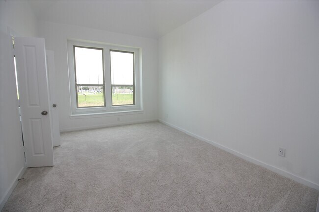 Building Photo - 6527 Scarlet Pond Ln