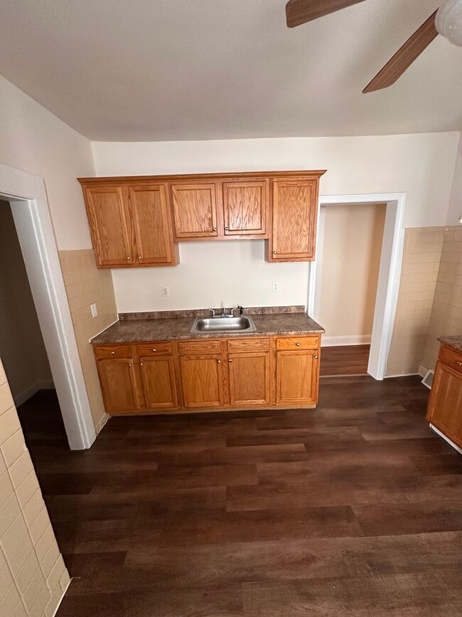 Photo - Catherine St. 143-147 Unit 143 1st