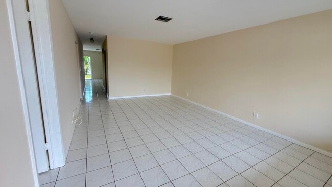 Photo - 103 Laredo Ln