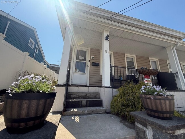 Building Photo - 152 Oliver Ave