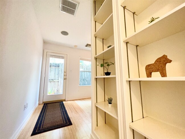 Photo - 1502 Crocker St