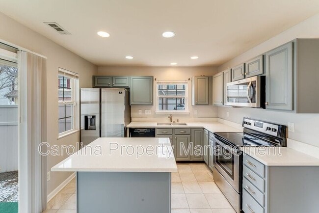 Photo - 3410 Broadwick St