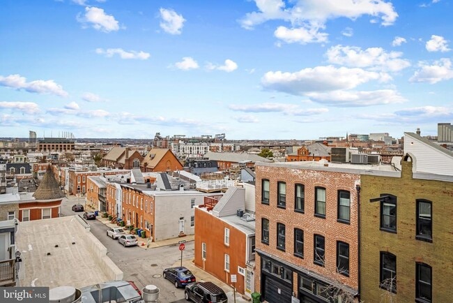 Building Photo - 1402 Light St