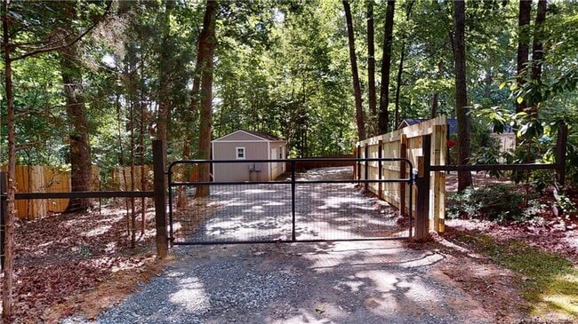 Photo - 2402 Rockwood Dr