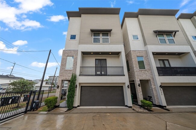 Building Photo - 2510 Tuam St