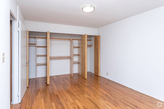 1BR, 1BA - 733 SF