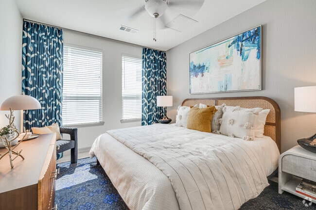 1BR, 1BA - 810SF