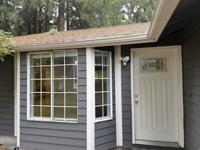 Photo - Spacious living with city access 3 bed 2 b...