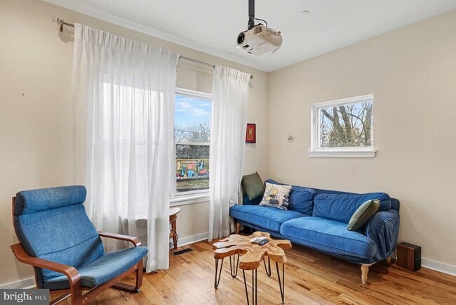 Photo - 7038 Pipers Glen Wy