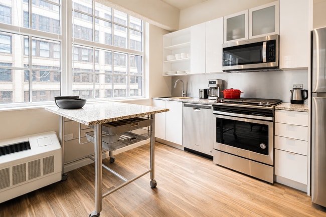 Building Photo - 113 E 77th St Unit 2B