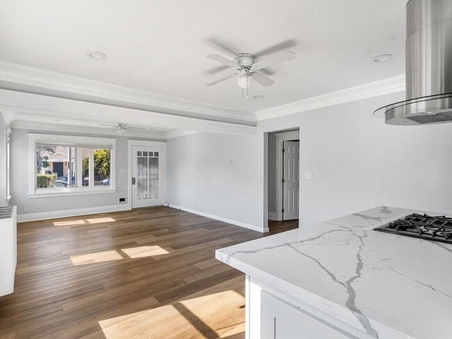 Photo - 1926 Lime Ave Unidad 1926