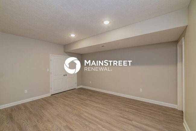 4 Bedroom Pet-Friendly Home in Shepherdsville, KY with Main Street Renewal