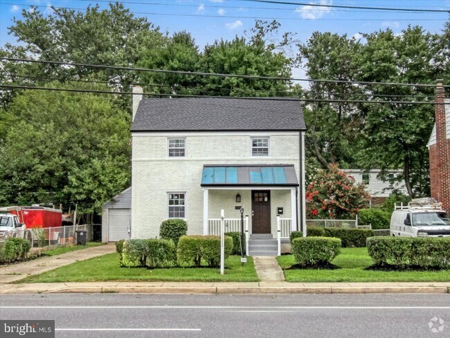 Building Photo - 3502 Hamilton St Rental