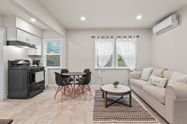 Área de comedor y sala de estar - 610 E Fairview Blvd Unidad 610