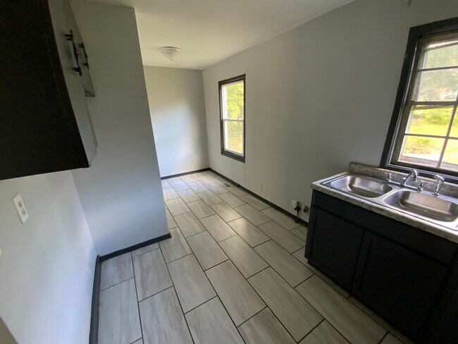 Photo - 905 Southmoor Dr