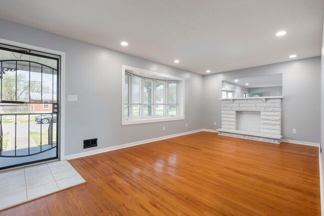 Photo - 1702 Bonnyville Blvd